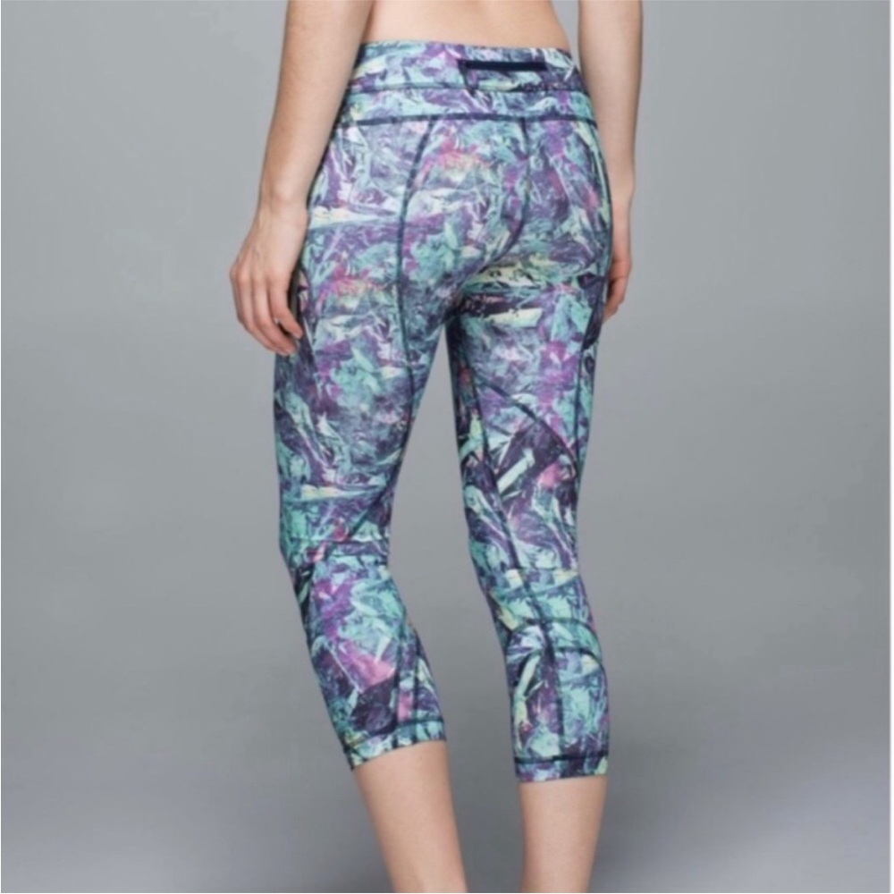 Lululemon Iridescent Multi Run Inspire Crop leggings floral size 4 running - Picture 3 of 13